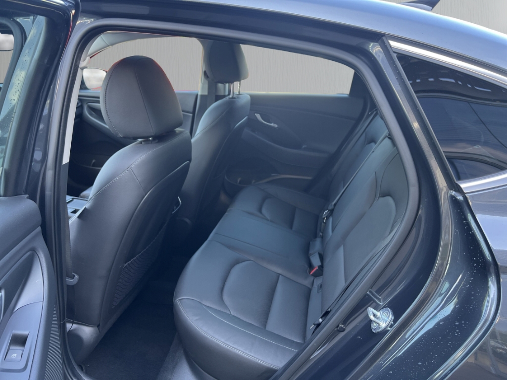 Fahrzeugabbildung Hyundai i30 Fastback 1.5 T-GDI Prime Pano Navi Leder Memory