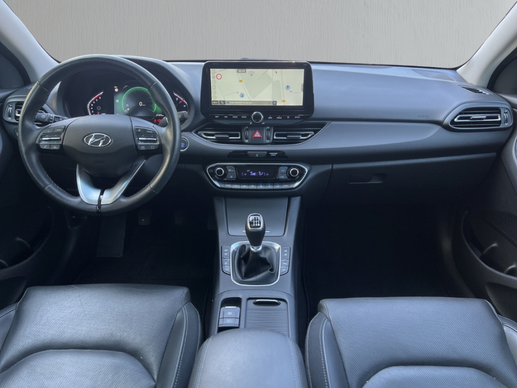 Fahrzeugabbildung Hyundai i30 Fastback 1.5 T-GDI Prime Pano Navi Leder Memory