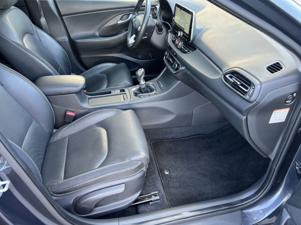 Fahrzeugabbildung Hyundai i30 Fastback 1.5 T-GDI Prime Pano Navi Leder Memory