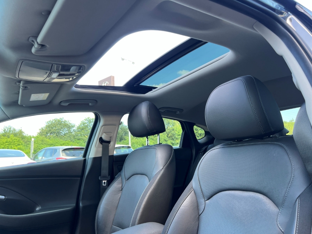 Fahrzeugabbildung Hyundai i30 Fastback 1.5 T-GDI Prime Pano Navi Leder Memory