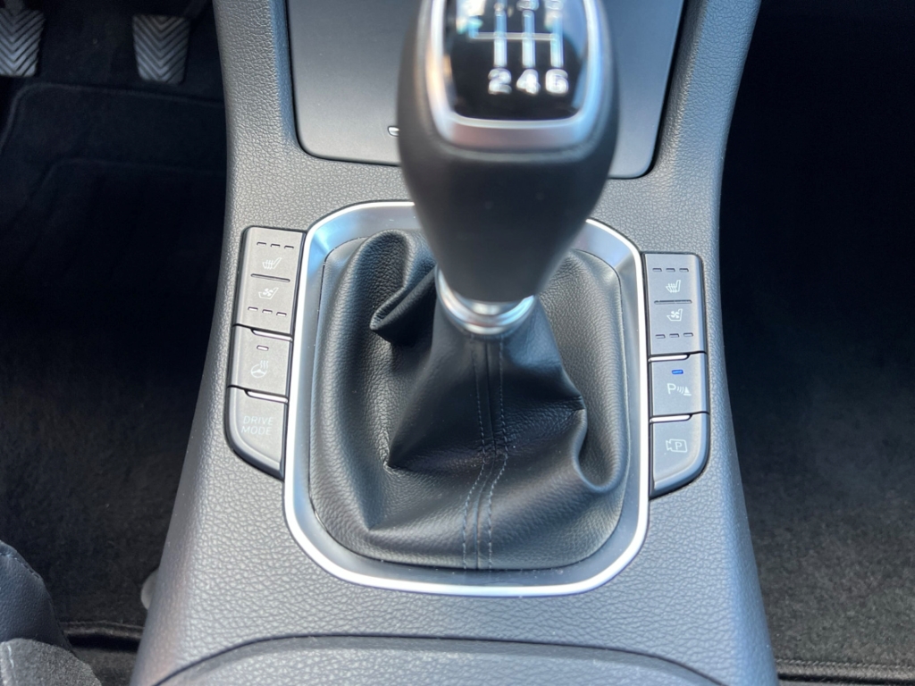Fahrzeugabbildung Hyundai i30 Fastback 1.5 T-GDI Prime Pano Navi Leder Memory