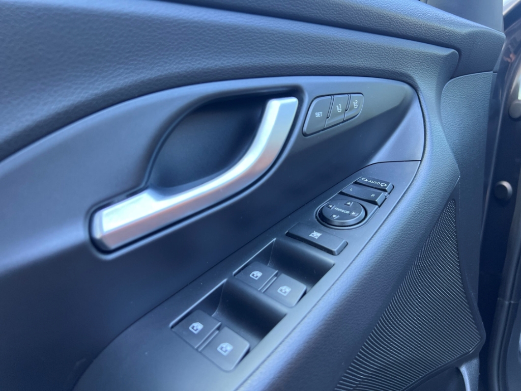 Fahrzeugabbildung Hyundai i30 Fastback 1.5 T-GDI Prime Pano Navi Leder Memory