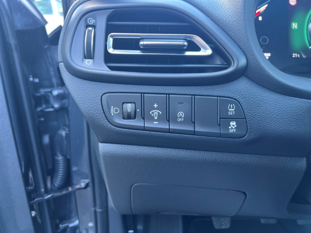 Fahrzeugabbildung Hyundai i30 Fastback 1.5 T-GDI Prime Pano Navi Leder Memory