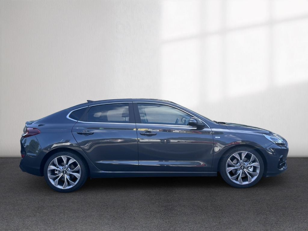 Fahrzeugabbildung Hyundai i30 Fastback 1.5 T-GDI Prime Pano Navi Leder Memory