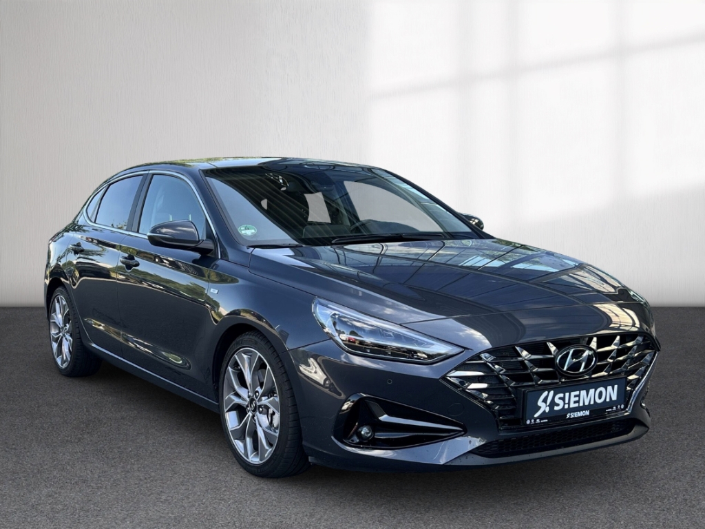 Fahrzeugabbildung Hyundai i30 Fastback 1.5 T-GDI Prime Pano Navi Leder Memory