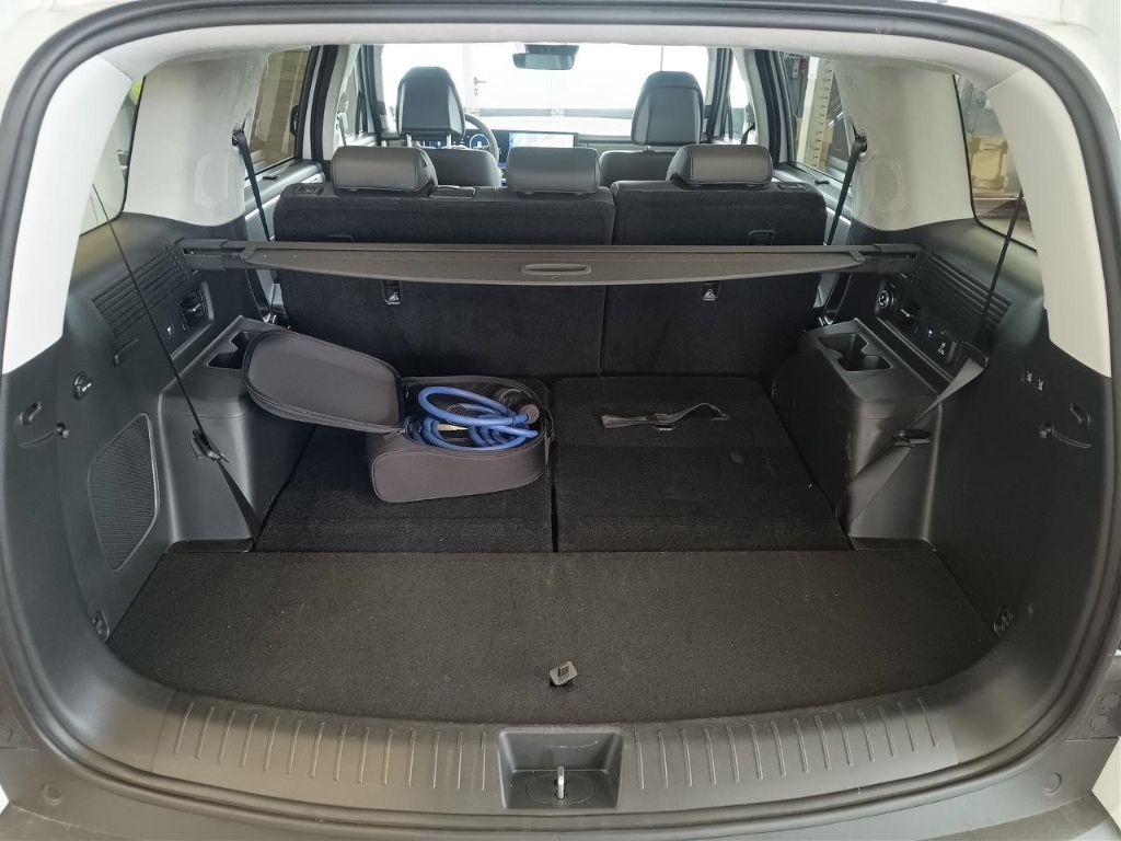 Fahrzeugabbildung Hyundai SANTA FE PHEV 1.6 AT 4WD Signature 7-Sitze Dig-Key MY25 Niveau Navi Leder Digitales Cockpit