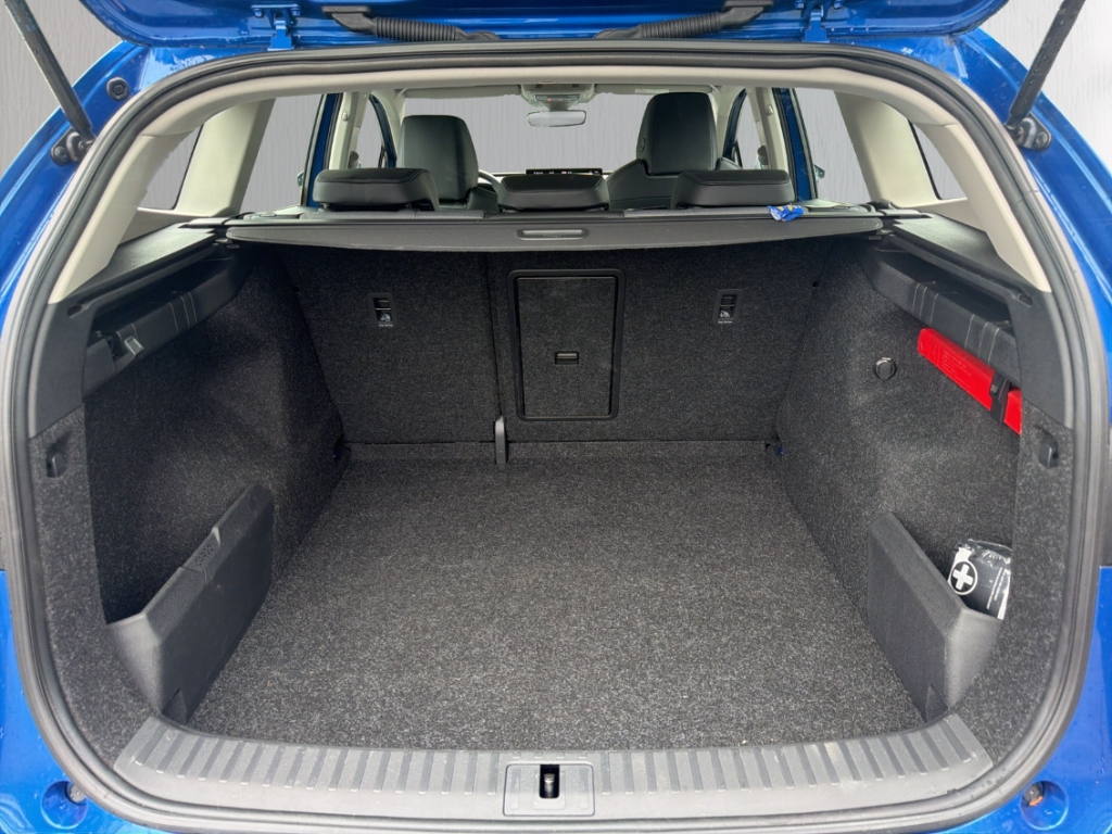 Fahrzeugabbildung SKODA Enyaq iV 60 Loft Navi Tempo Wärmepumpe Kamera
