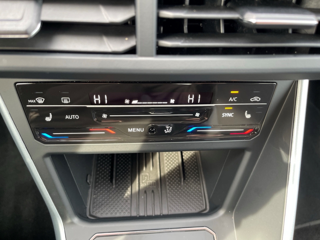 Fahrzeugabbildung Volkswagen Polo 1.0 TSI DSG Goal AHK Nav ACC SHZ Kamera GJR