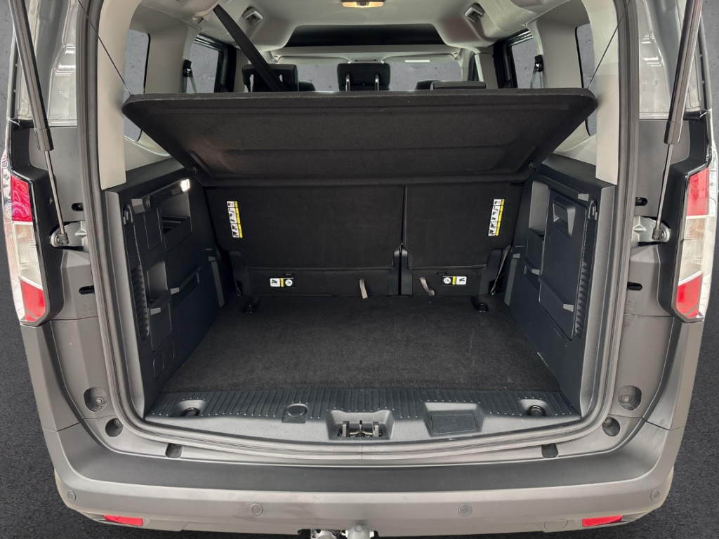 Fahrzeugabbildung Ford Tourneo Courier Titanium AHK AAC LM17 Winterpak.