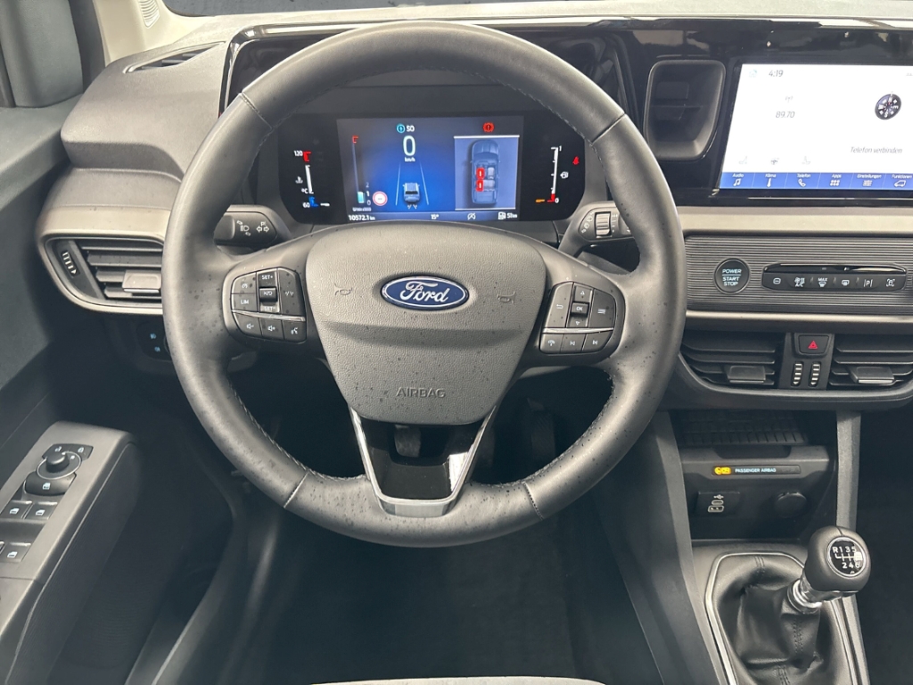 Fahrzeugabbildung Ford Tourneo Courier Titanium AHK AAC LM17 Winterpak.