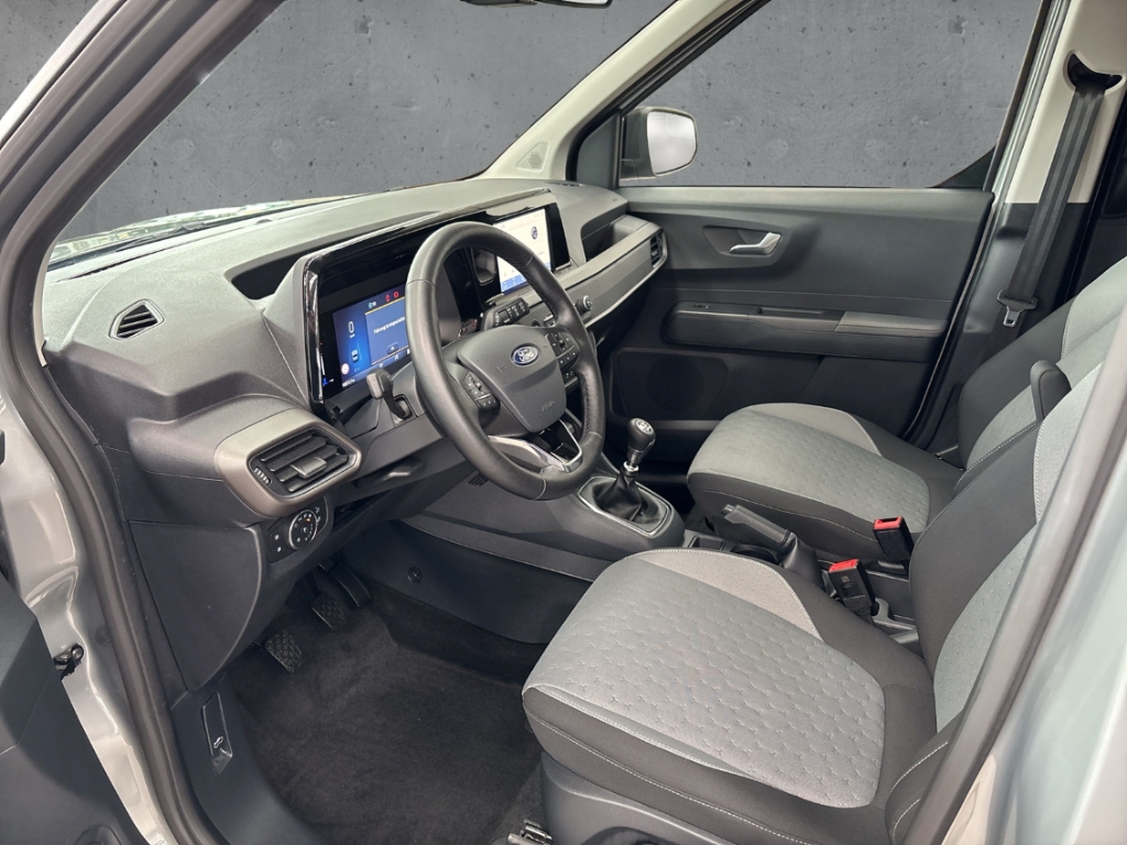 Fahrzeugabbildung Ford Tourneo Courier Titanium AHK AAC LM17 Winterpak.