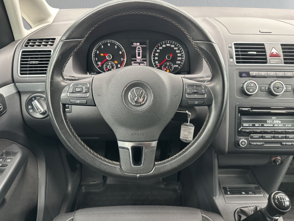 Fahrzeugabbildung Volkswagen Touran 1.2 TSI Cup 7 Sitzer GRA Parklenk PDC Cli 7-Sitzer