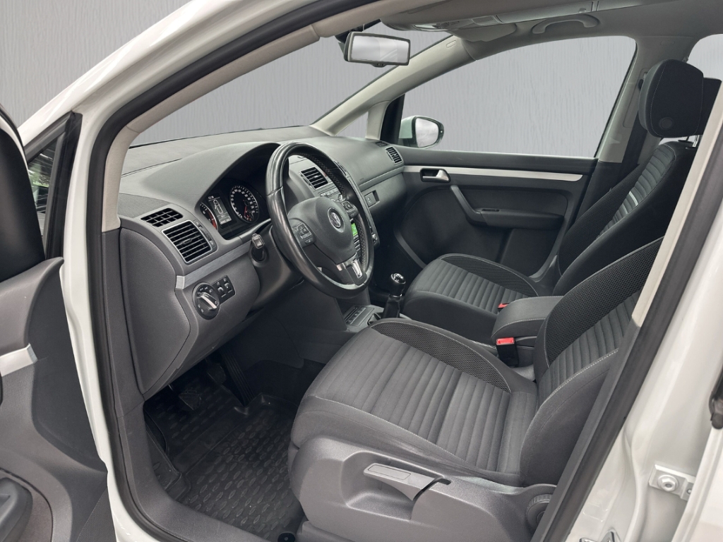 Fahrzeugabbildung Volkswagen Touran 1.2 TSI Cup 7 Sitzer GRA Parklenk PDC Cli 7-Sitzer