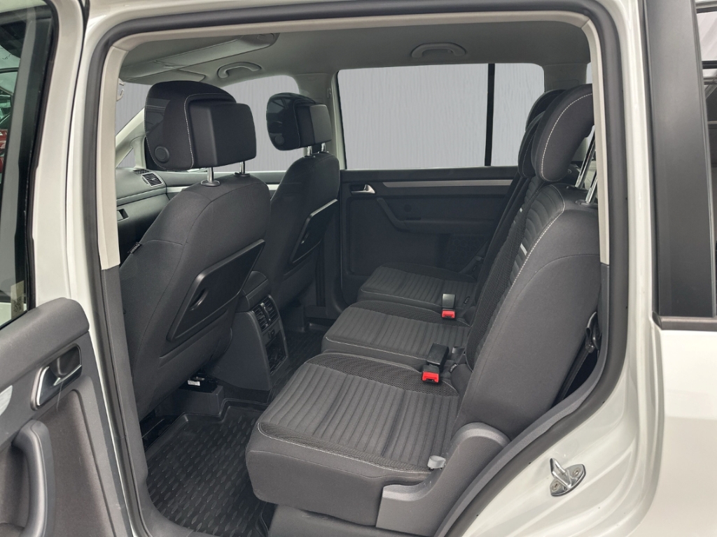 Fahrzeugabbildung Volkswagen Touran 1.2 TSI Cup 7 Sitzer GRA Parklenk PDC Cli 7-Sitzer