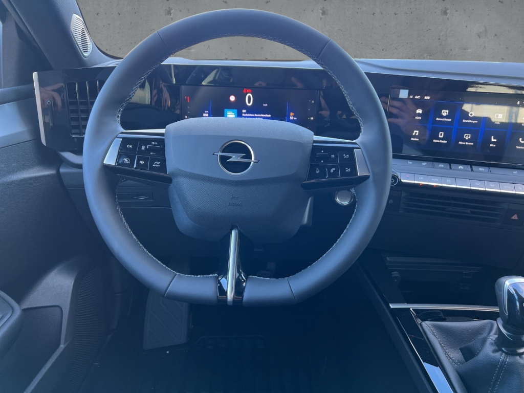 Fahrzeugabbildung Opel Astra ST 1.2 Turbo Edition LED ACC SHZ LHZ PDC