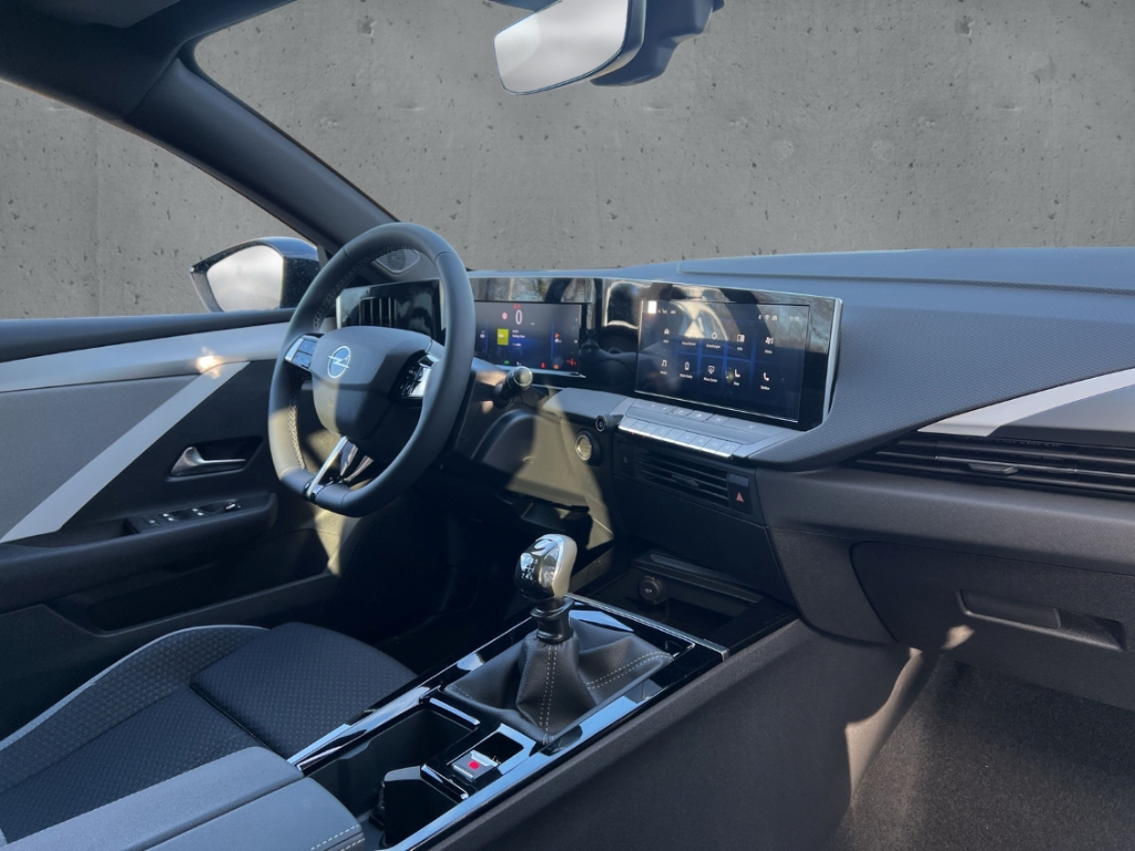 Fahrzeugabbildung Opel Astra ST 1.2 Turbo Edition LED ACC SHZ LHZ PDC