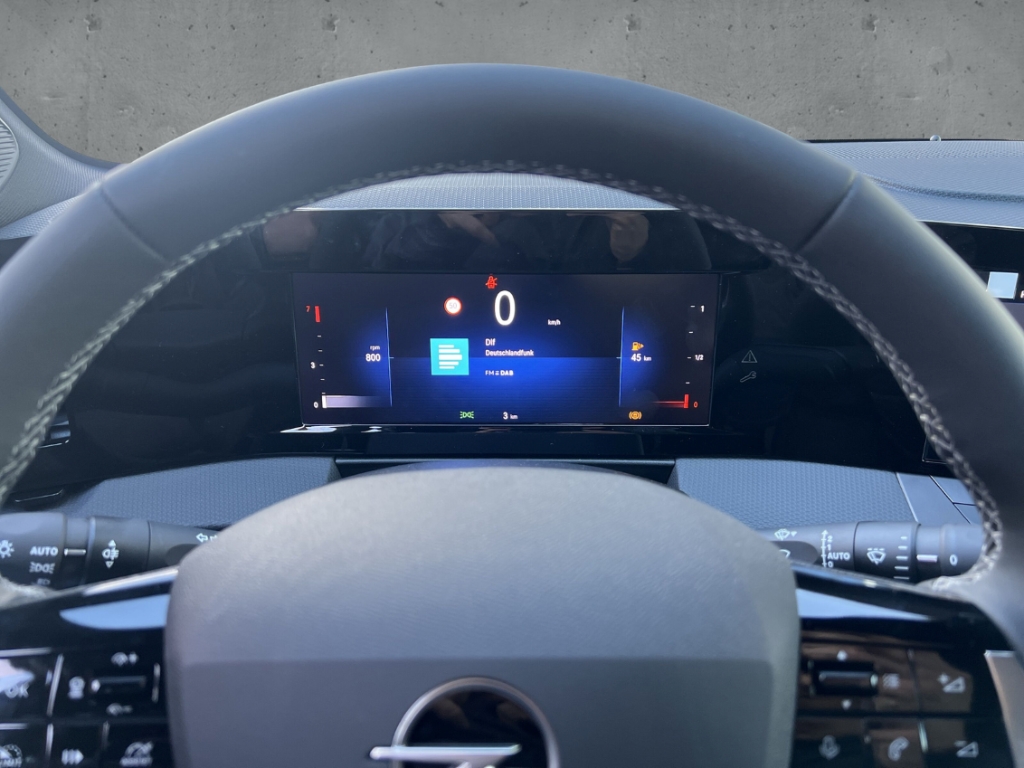 Fahrzeugabbildung Opel Astra ST 1.2 Turbo Edition LED ACC SHZ LHZ PDC