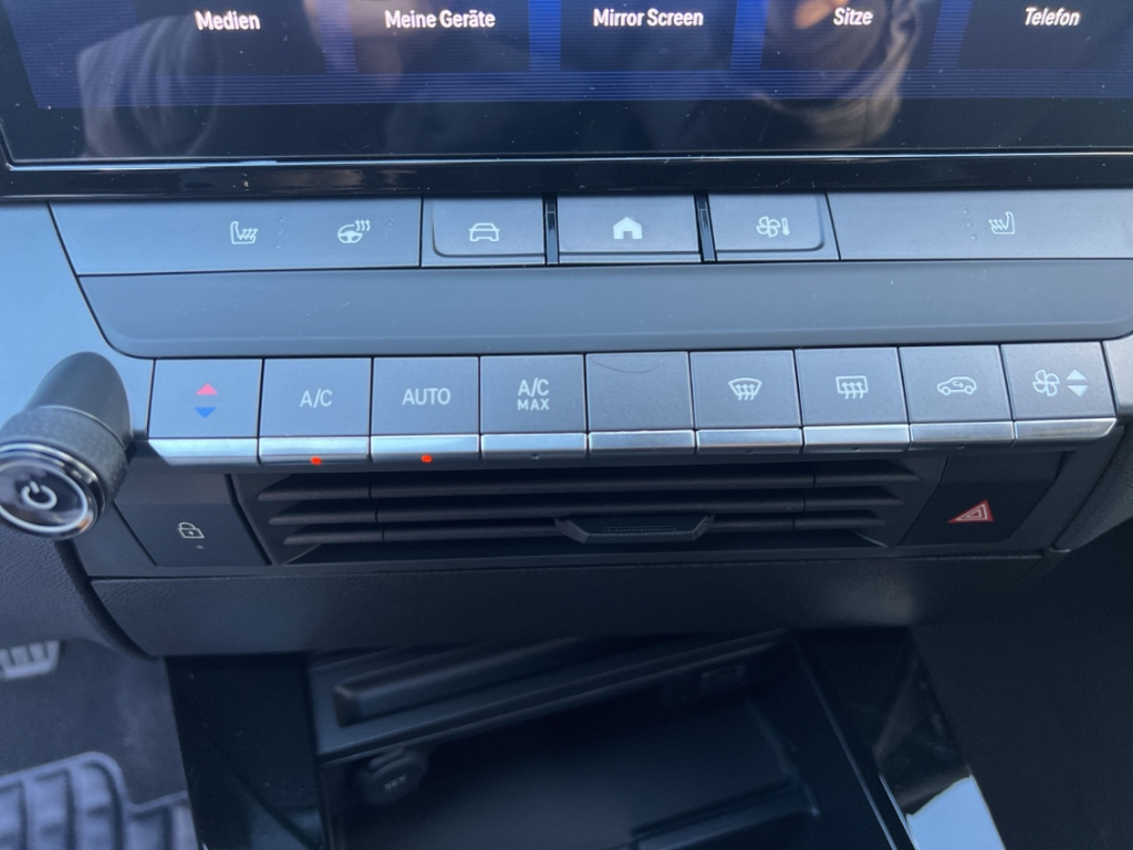 Fahrzeugabbildung Opel Astra ST 1.2 Turbo Edition LED ACC SHZ LHZ PDC