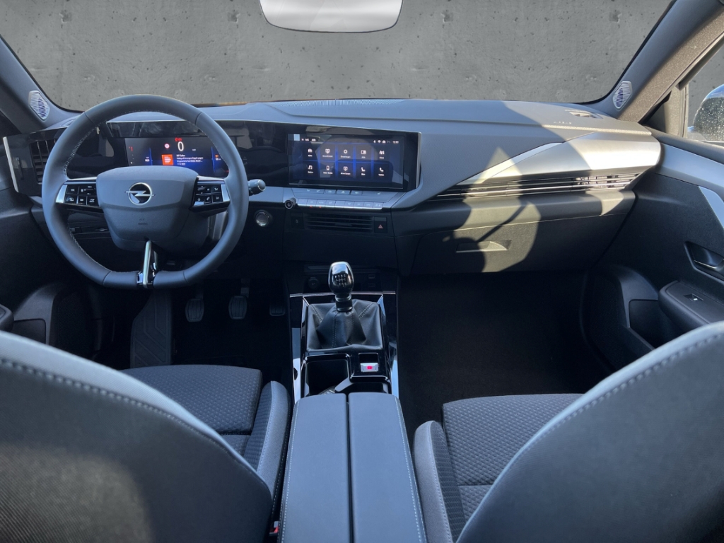 Fahrzeugabbildung Opel Astra ST 1.2 Turbo Edition LED ACC SHZ LHZ PDC