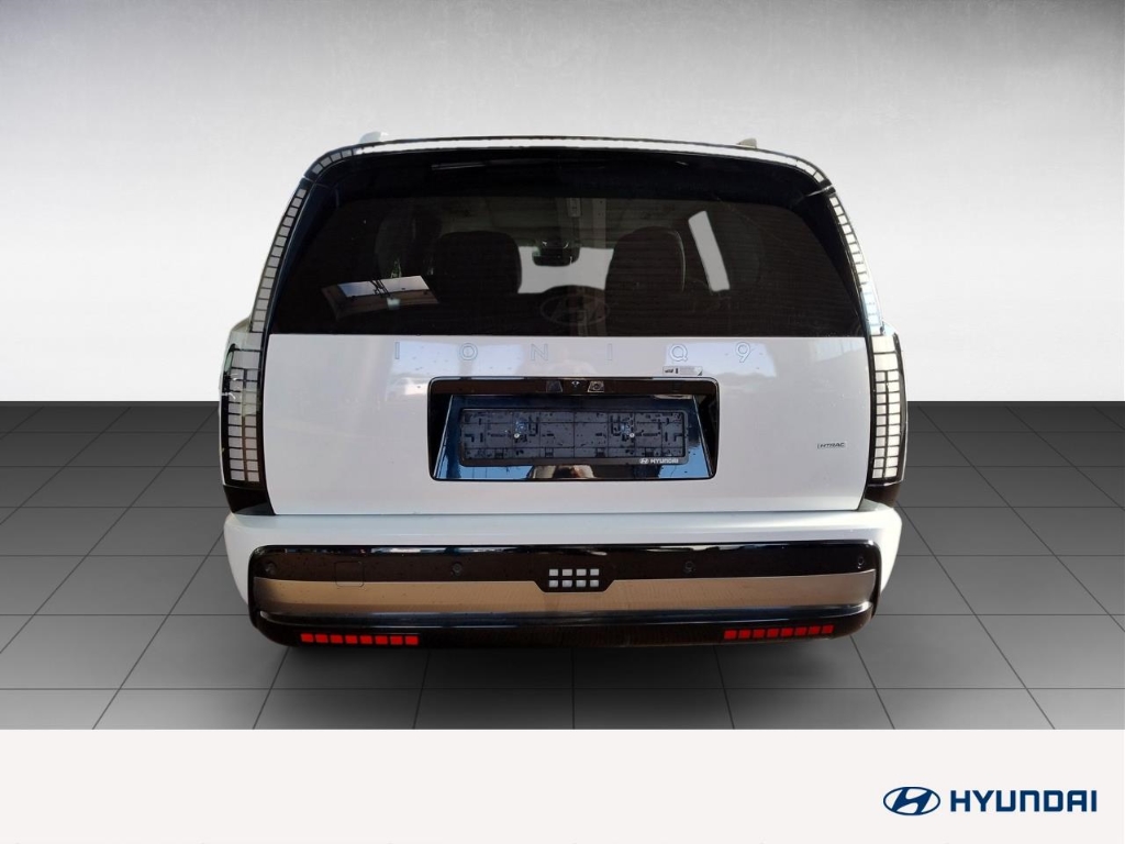 Fahrzeugabbildung Hyundai IONIQ 9 110 kWh 4WD 6-Sitze UNIQ Swivel Pano-Schiebedach MY26 HUD Niveau