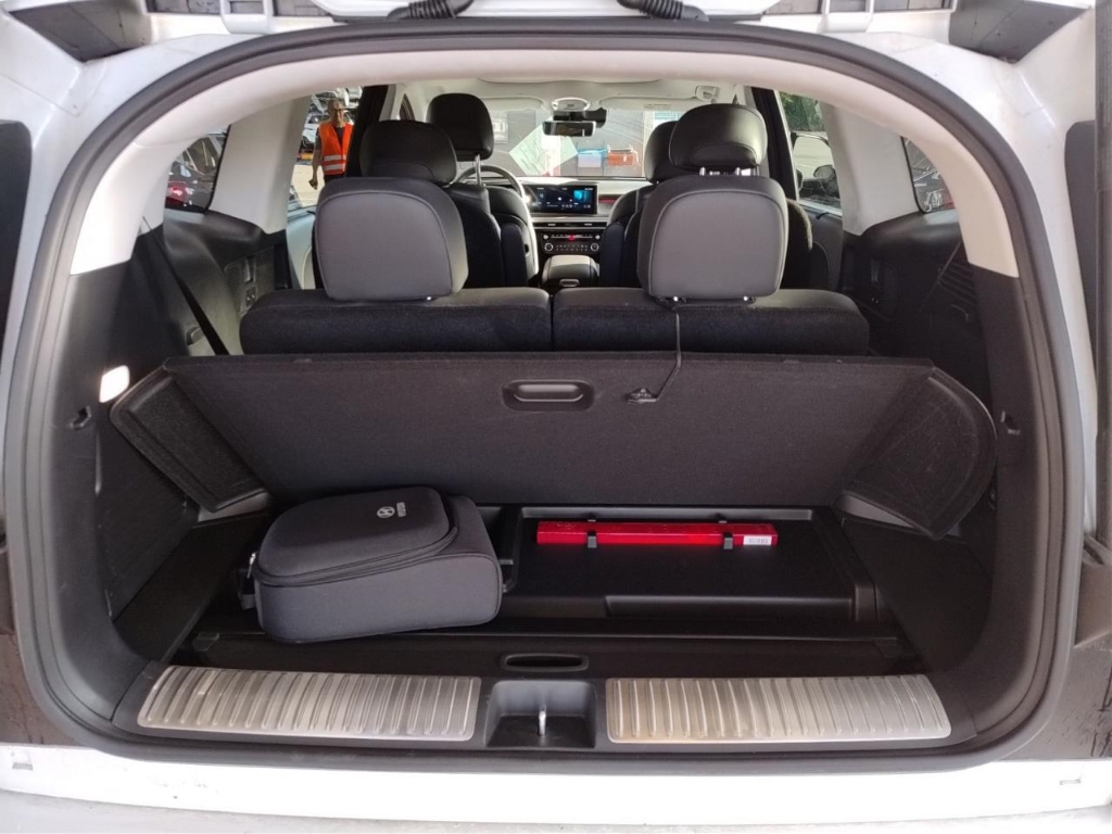 Fahrzeugabbildung Hyundai IONIQ 9 110 kWh 4WD 6-Sitze UNIQ Swivel Pano-Schiebedach MY26 HUD Niveau
