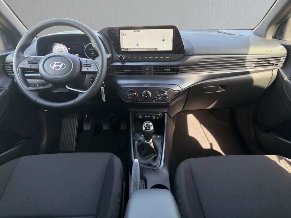Fahrzeugabbildung Hyundai i20 FL MY26 1.0 T-GDI MT Blackline Navi Soundsystem Bose LED Apple CarPlay Android Auto