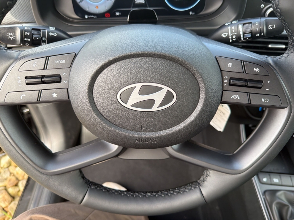 Fahrzeugabbildung Hyundai i20 FL MY26 1.0 T-GDI MT Blackline Navi Soundsystem Bose LED Apple CarPlay Android Auto