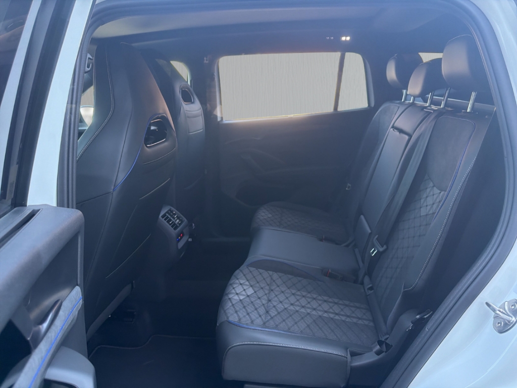 Fahrzeugabbildung Volkswagen Tayron eHybrid R-Line AHK IQ.Lig Pano BlackStyle