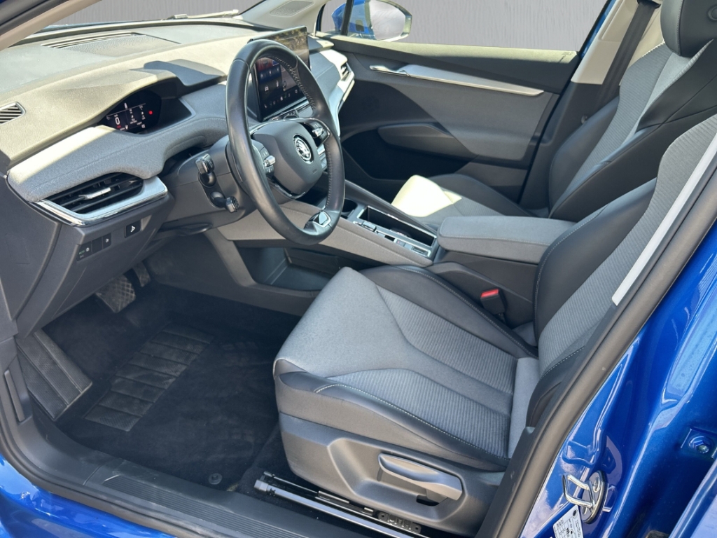 Fahrzeugabbildung SKODA Enyaq iV 60 Loft AHK LED SHZ LHZ Navi PDC R-Kam