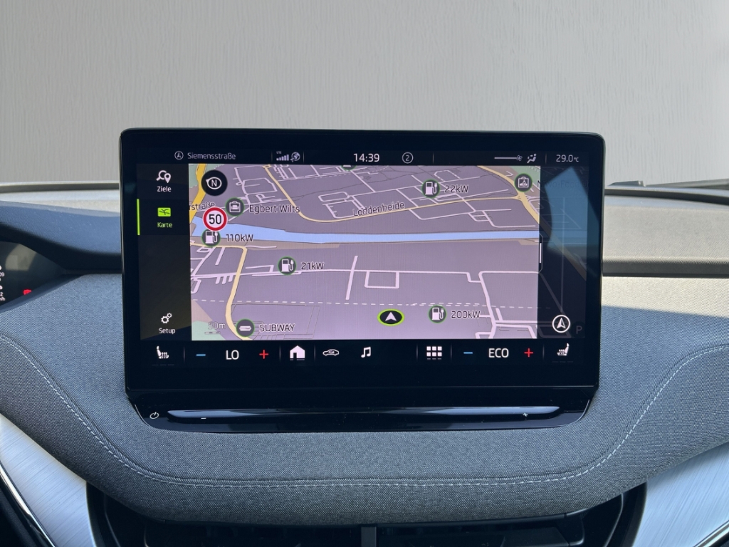Fahrzeugabbildung SKODA Enyaq iV 60 Loft AHK LED SHZ LHZ Navi PDC R-Kam