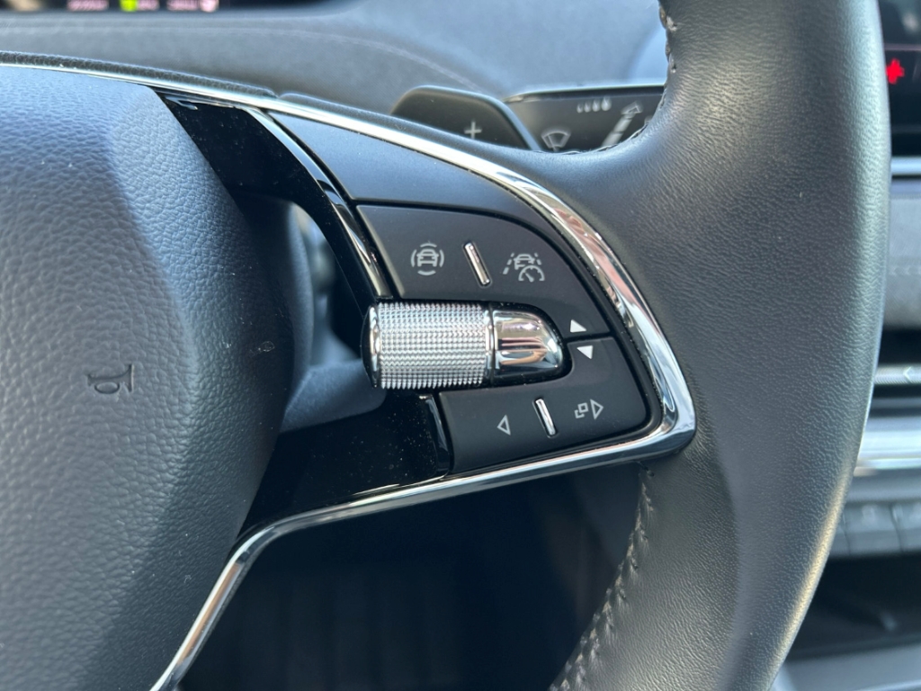 Fahrzeugabbildung SKODA Enyaq iV 60 Loft AHK LED SHZ LHZ Navi PDC R-Kam