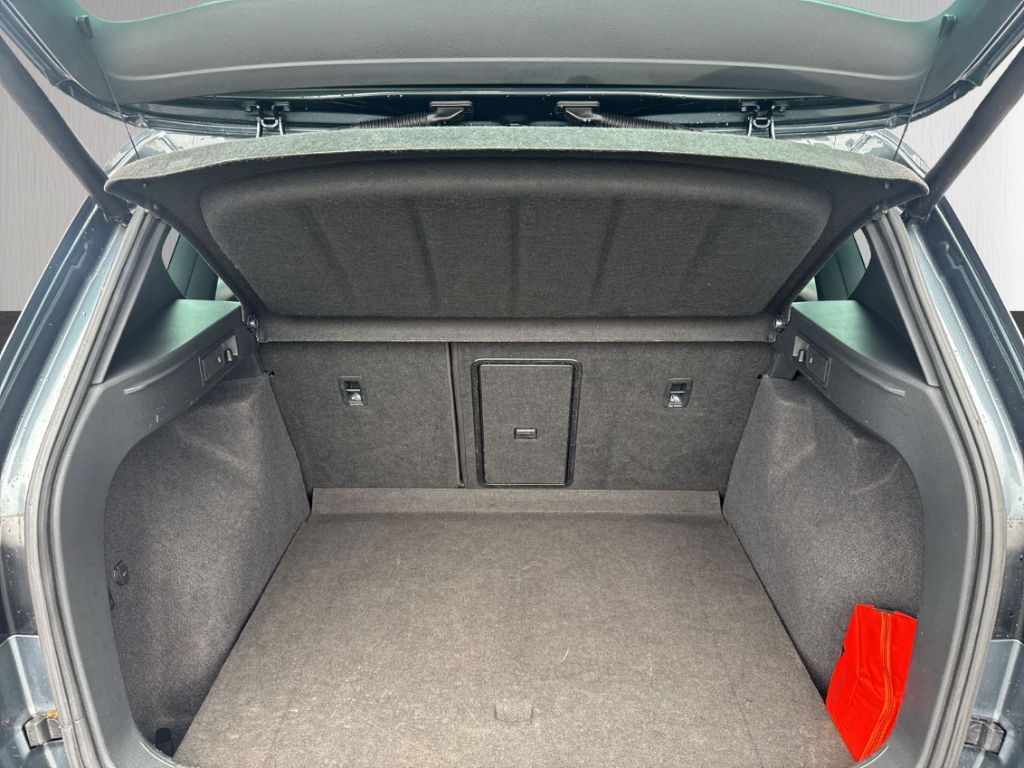 Fahrzeugabbildung CUPRA Ateca TSI 4Drive DSG AHK ACC LED SHZ LHZ Navi