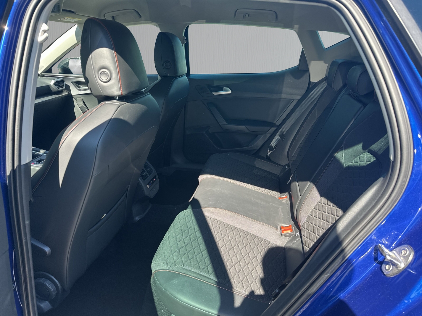 Fahrzeugabbildung SEAT Leon 1,5 TSI FR SHZ LED LHZ Klima PDCv+h FullLink