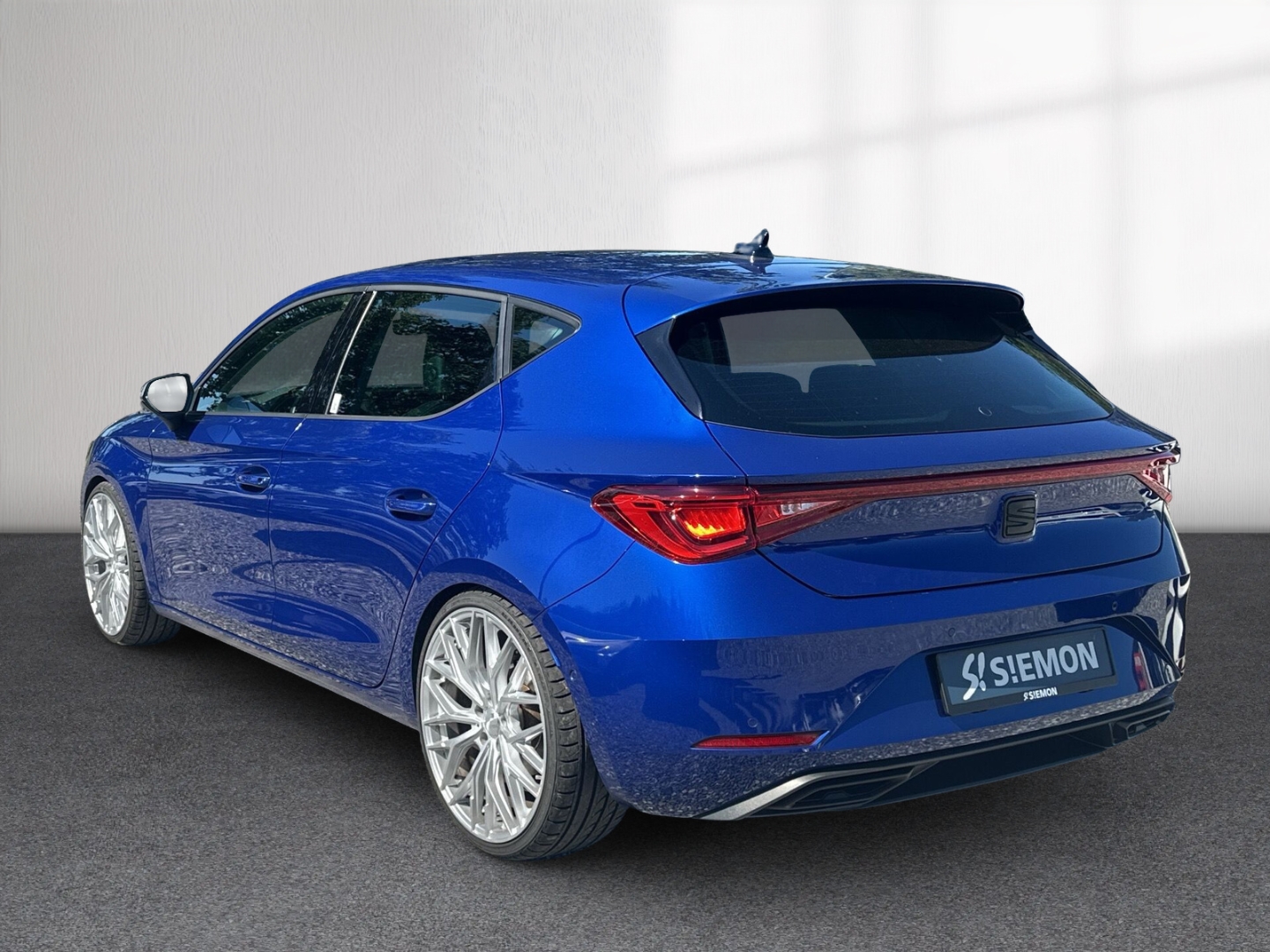 Fahrzeugabbildung SEAT Leon 1,5 TSI FR SHZ LED LHZ Klima PDCv+h FullLink