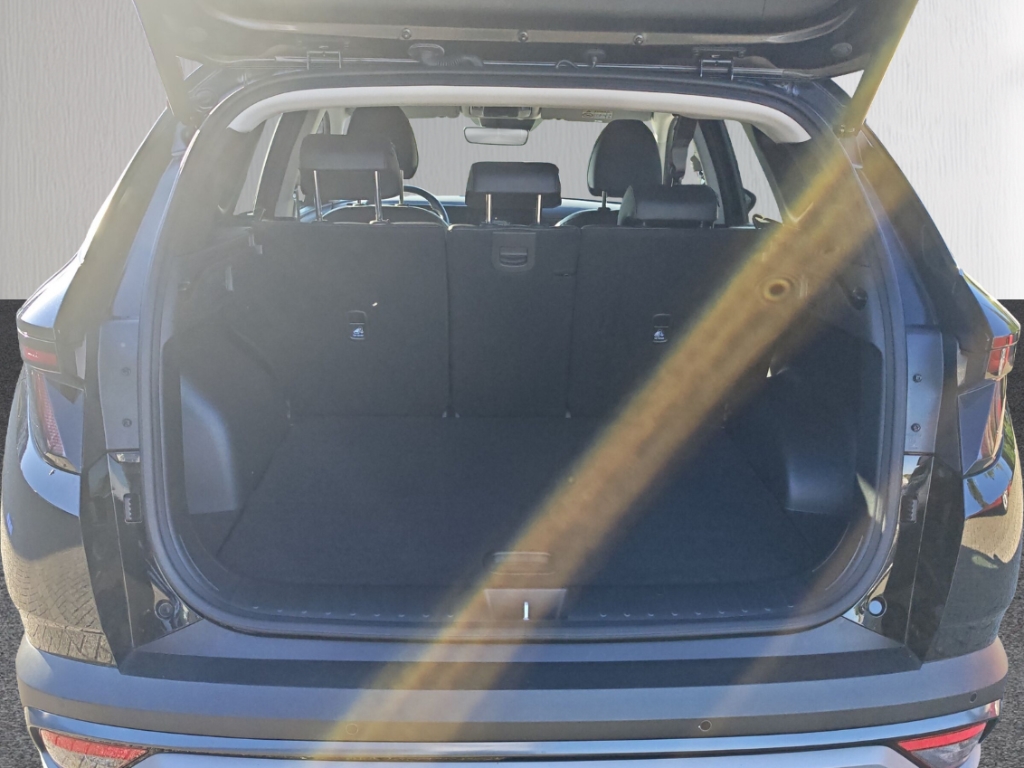 Fahrzeugabbildung Hyundai TUCSON FL PHEV 1.6 AT 4WD MY25 Trend Navi Digitales Cockpit LED