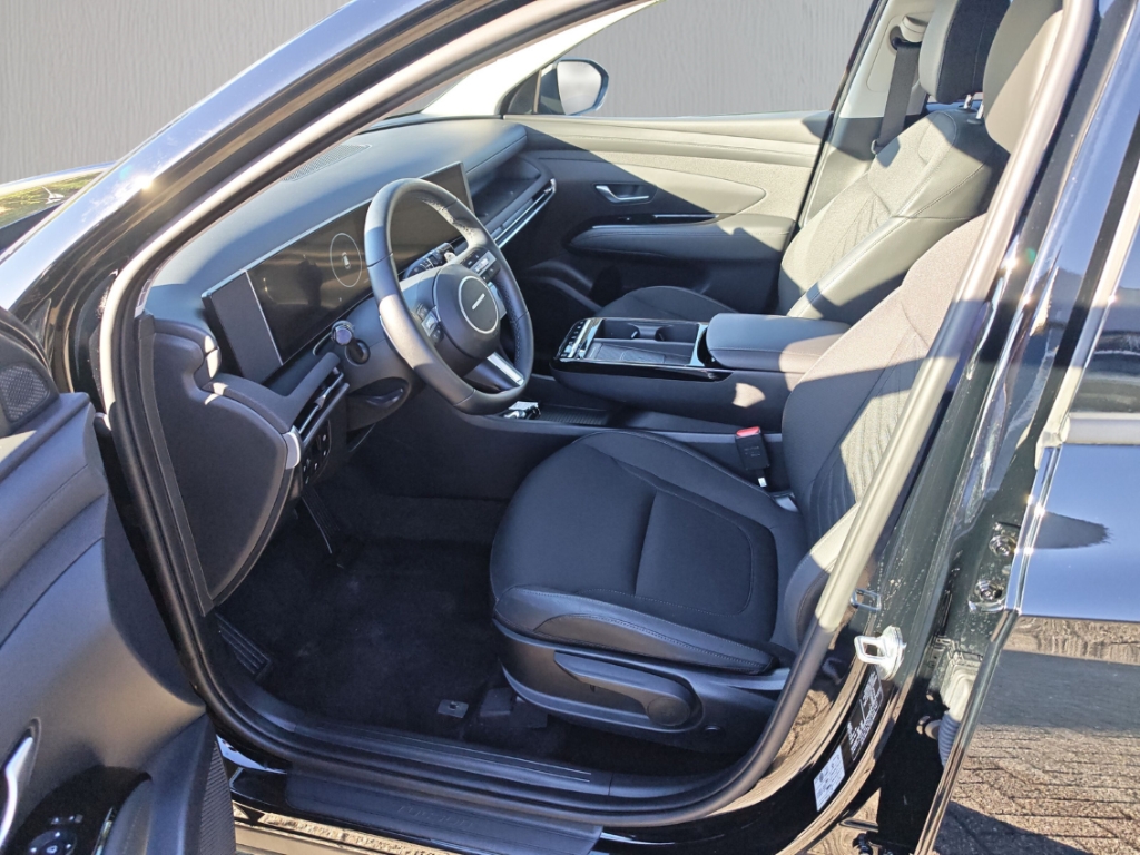 Fahrzeugabbildung Hyundai TUCSON FL PHEV 1.6 AT 4WD MY25 Trend Navi Digitales Cockpit LED