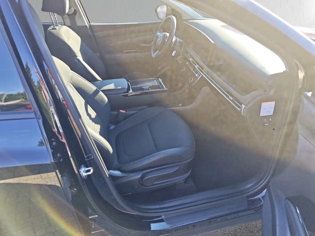 Fahrzeugabbildung Hyundai TUCSON FL PHEV 1.6 AT 4WD MY25 Trend Navi Digitales Cockpit LED