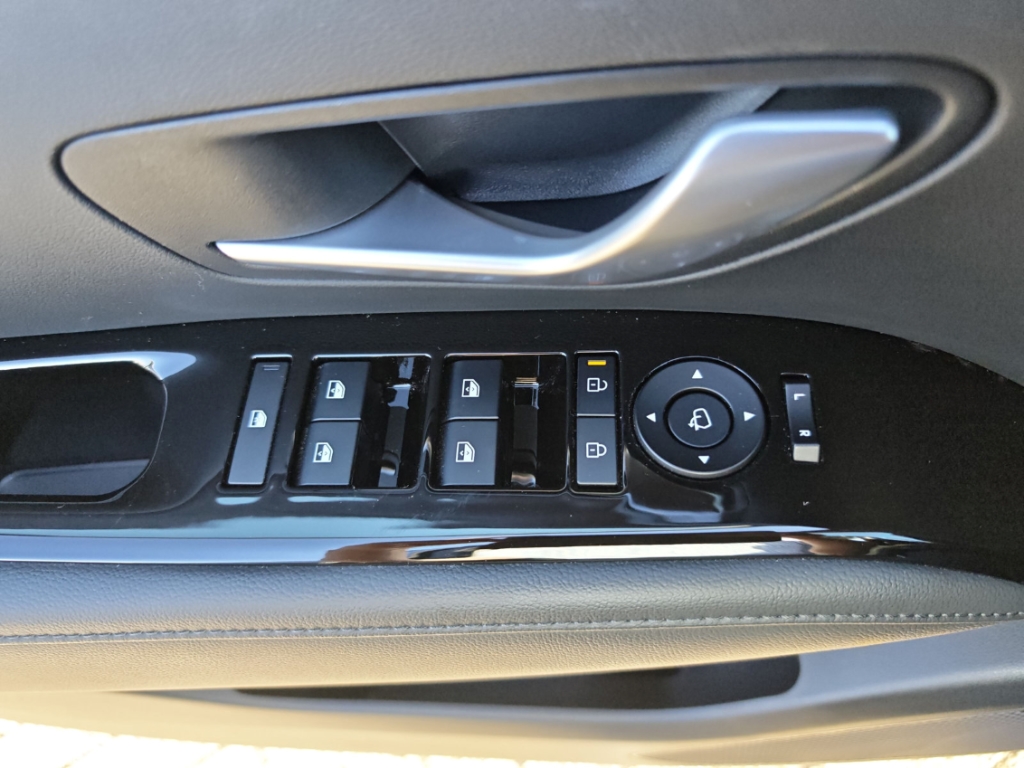 Fahrzeugabbildung Hyundai TUCSON FL PHEV 1.6 AT 4WD MY25 Trend Navi Digitales Cockpit LED