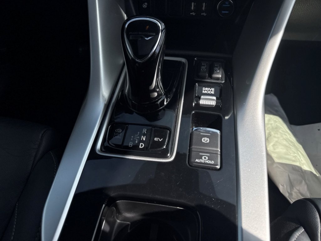 Fahrzeugabbildung Mitsubishi Eclipse Cross 2.4 PHEV Top LED Navi Pano ACC 360 Leder Standhzg