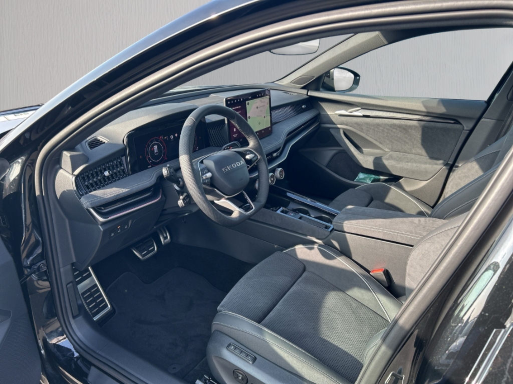 Fahrzeugabbildung SKODA Superb 2.0 TDI DSG SPORTLINE ACC PDCv+h Keyless Navi AHK