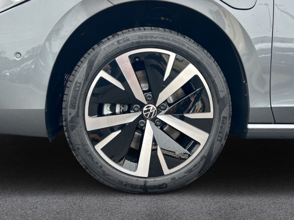 Fahrzeugabbildung Volkswagen Passat Variant 1.5 eHybrid DSG Business AHK NAVI LED PDC