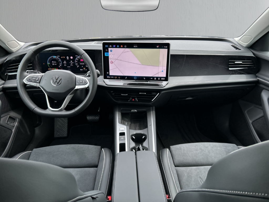 Fahrzeugabbildung Volkswagen Passat Variant 1.5 eHybrid DSG Business AHK NAVI LED PDC
