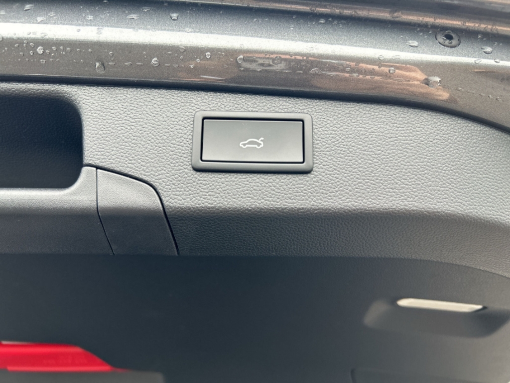 Fahrzeugabbildung Volkswagen Passat Variant 1.5 eHybrid DSG Business AHK NAVI LED PDC