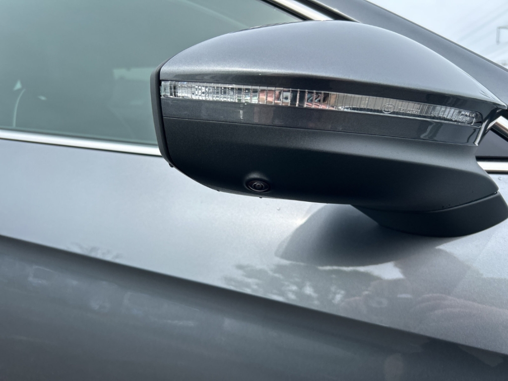 Fahrzeugabbildung Volkswagen Passat Variant 1.5 eHybrid DSG Business AHK NAVI LED PDC