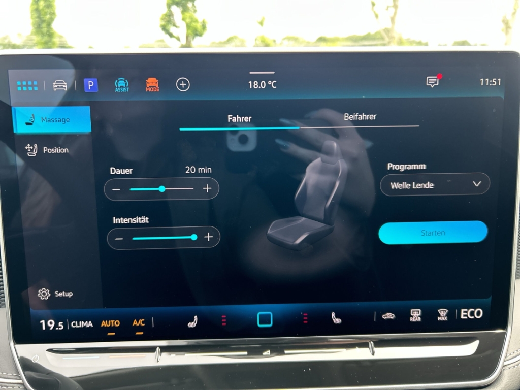 Fahrzeugabbildung Volkswagen Passat Variant 1.5 eHybrid DSG Business AHK NAVI LED PDC