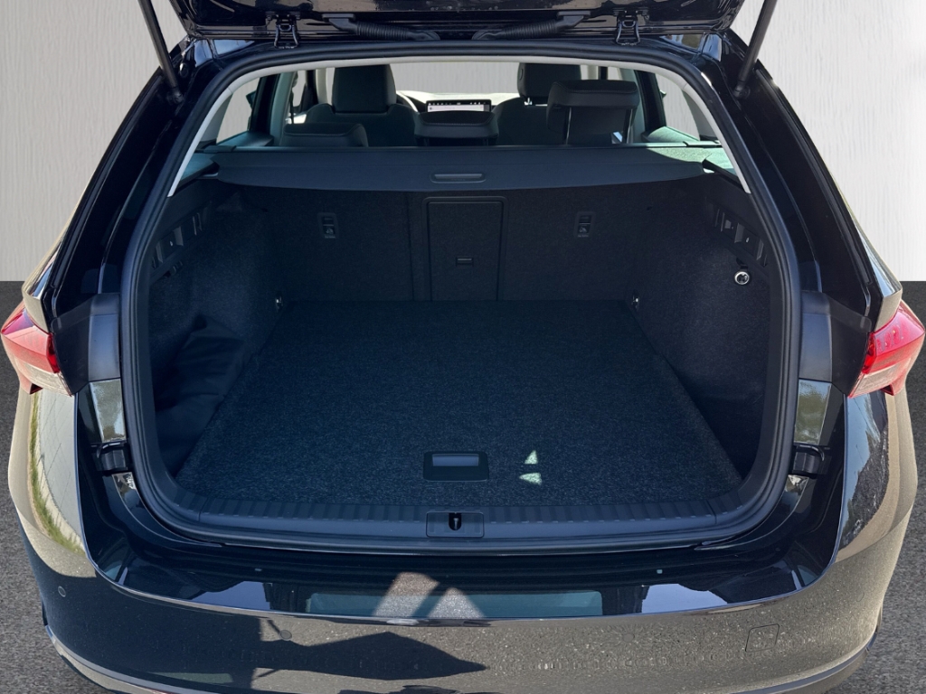 Fahrzeugabbildung SKODA Octavia Combi 2.0 TDI DSG SELECTION Navi AHK LM17