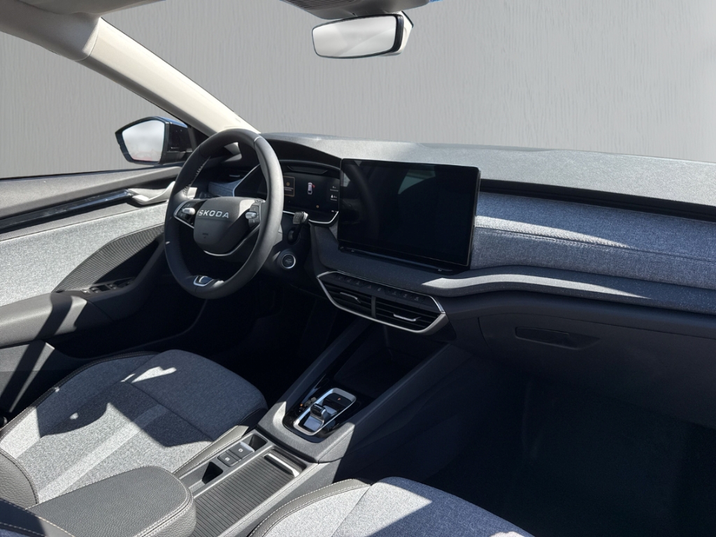 Fahrzeugabbildung SKODA Octavia Combi 2.0 TDI DSG SELECTION Navi AHK LM17