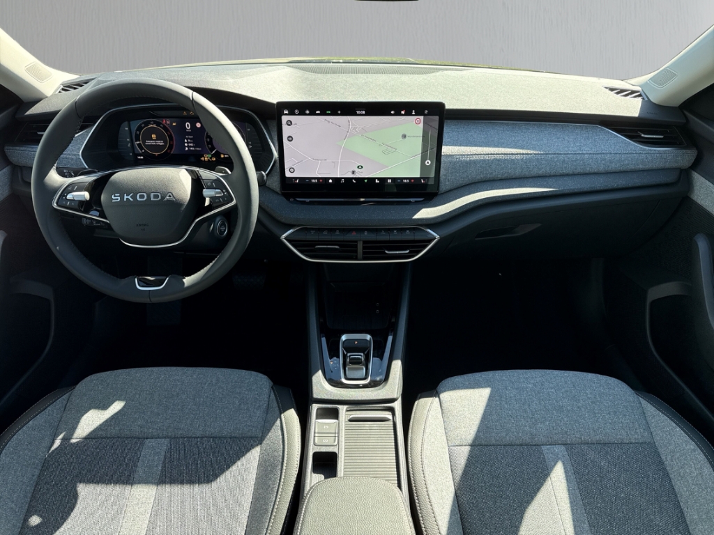 Fahrzeugabbildung SKODA Octavia Combi 2.0 TDI DSG SELECTION Navi AHK LM17