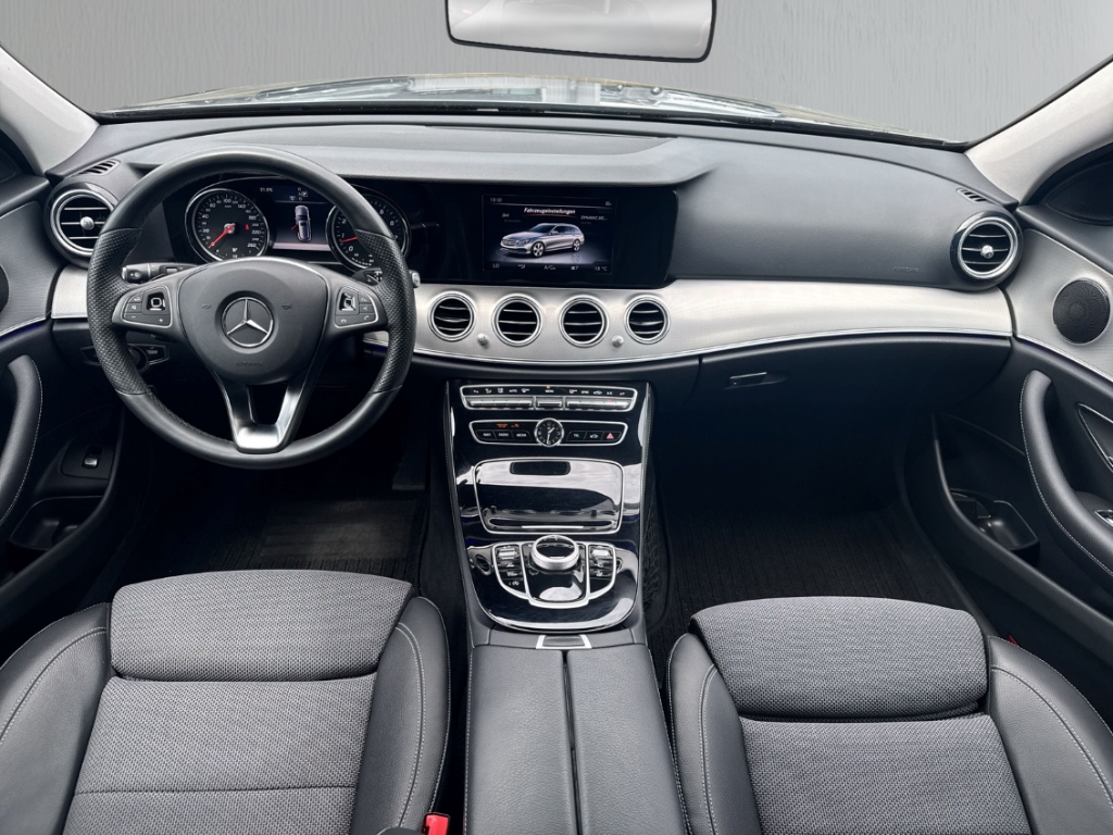 Fahrzeugabbildung Mercedes-Benz E 200 Avantgarde Line Navi RFK SHZ Klimaaut.