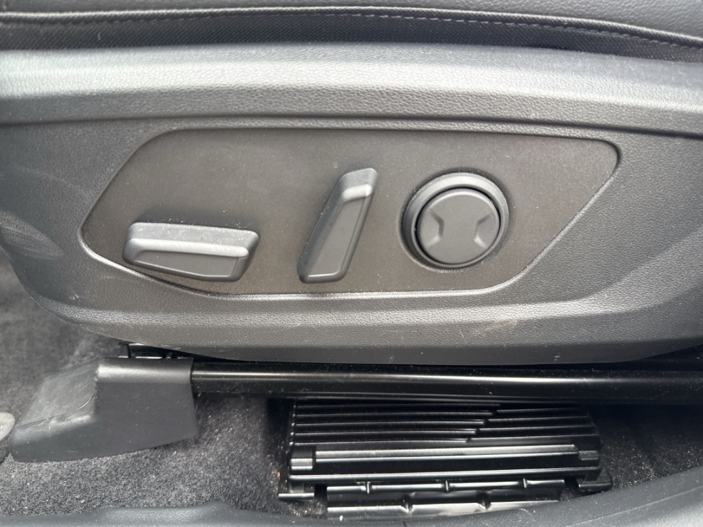 Fahrzeugabbildung Hyundai TUCSON FL PHEV 1.6 AT 4WD MY25 Prime ECS Assist-P MATRIX-LED Leder Digitales Cockpit